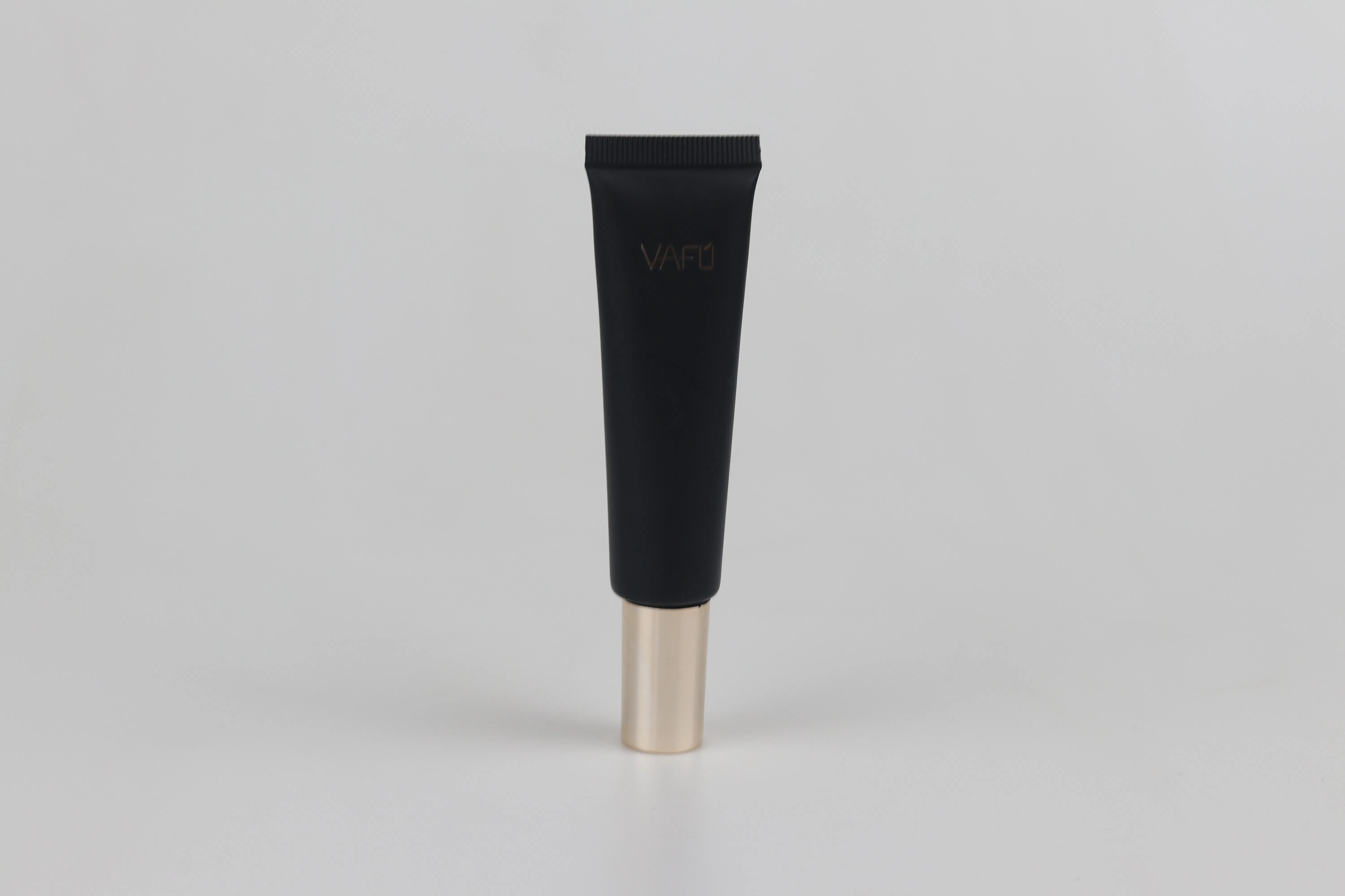 Long-Lasting Vegan Creamy Eyeshadow Base for All-Day Glam