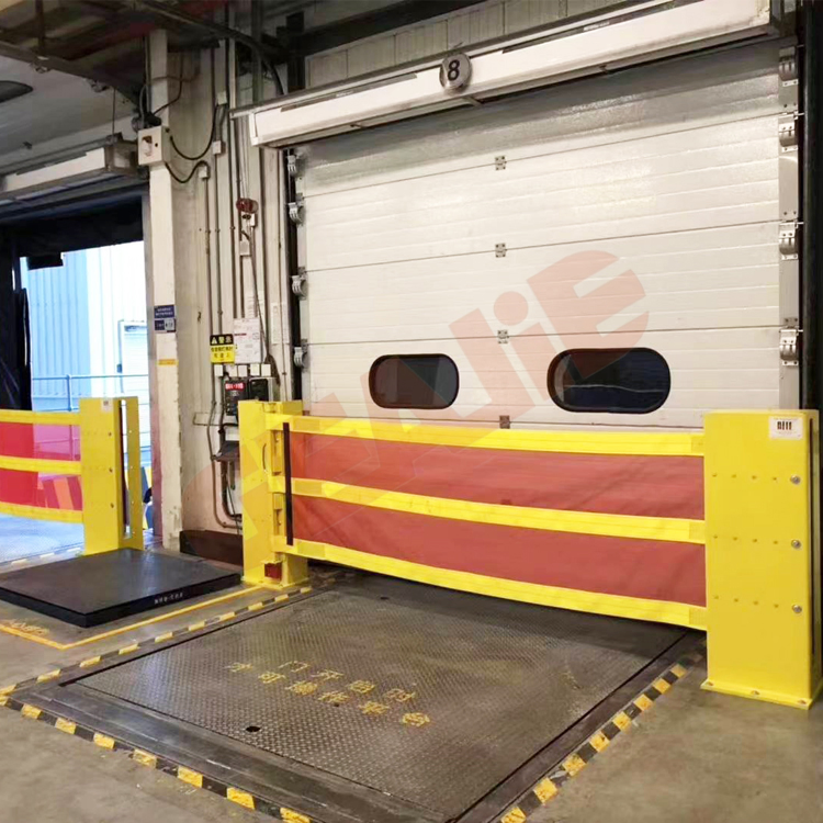 China Factory Price Supplier New Design Retractable Safe Traffic Road Guardrail