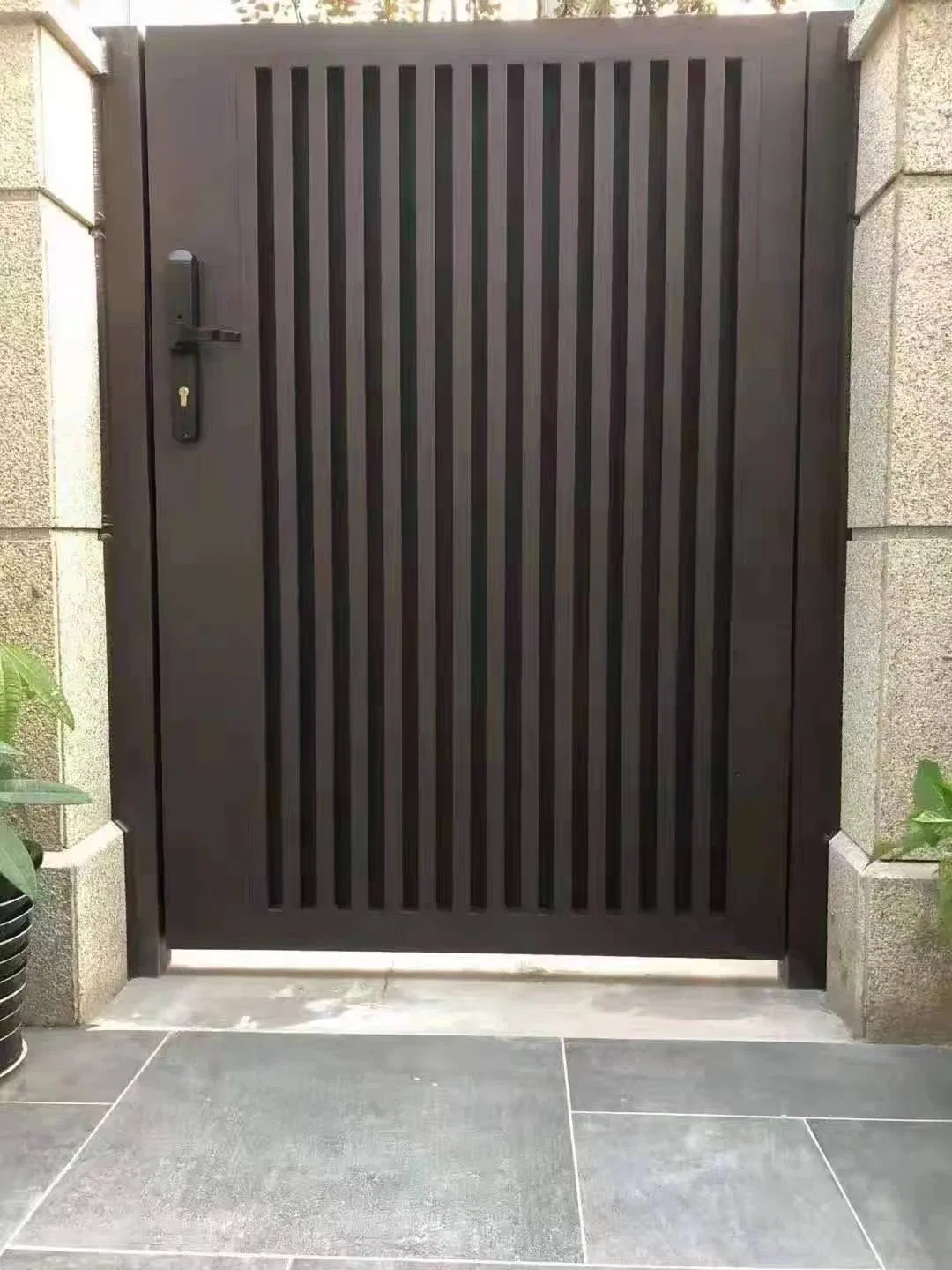 Wrought Iron Steel Swing Automatic Sliding Security Manual Fence Driveway Metal WPC Security Garden Morden Entrance Residential Galvanized Main Aluminum Gate