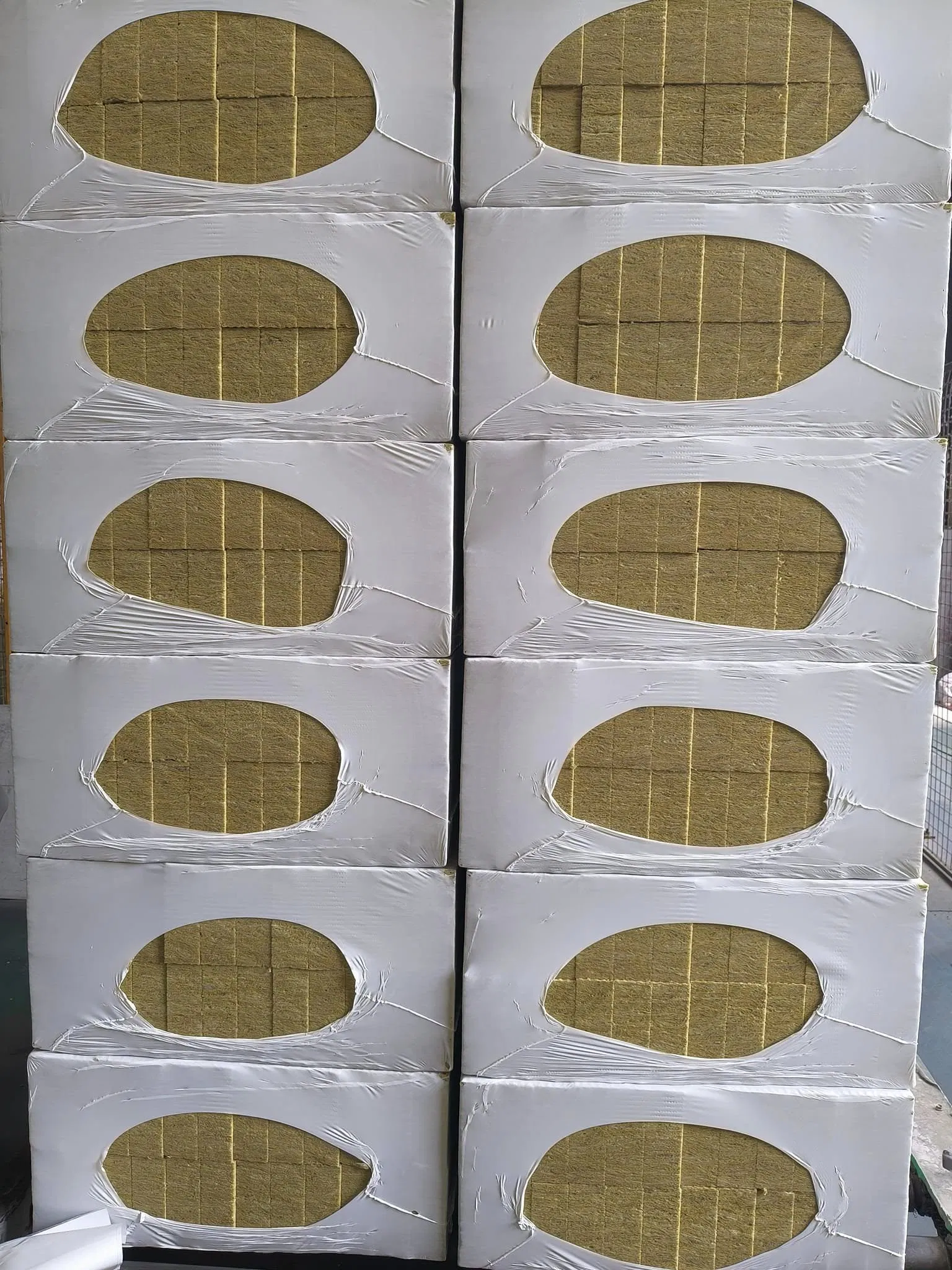 70kg/M³ 80kg/M3 90kg/M3 100kg/3 Insulation Materials Solid Acoustic Rock Wool Insulation for Hotel and Industrial Rock Wool Board Strip
