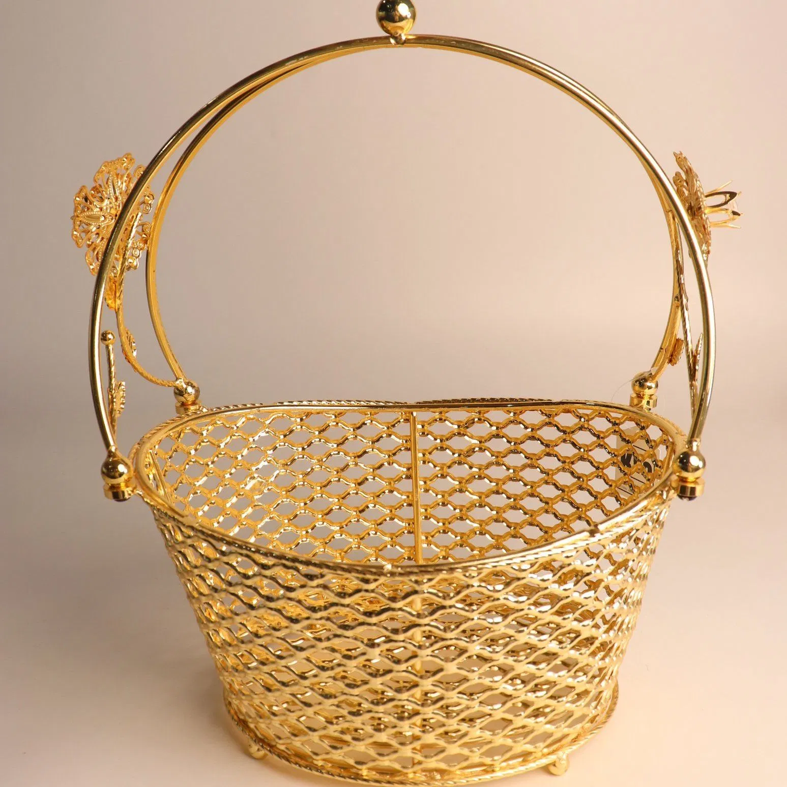 Elegant Gilded Iron Art Fruit Basket for Modern Dining Table Decor