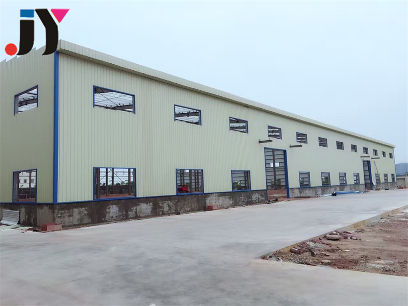 Versatile Steel Platform for Durable Warehouse Storage Solutions