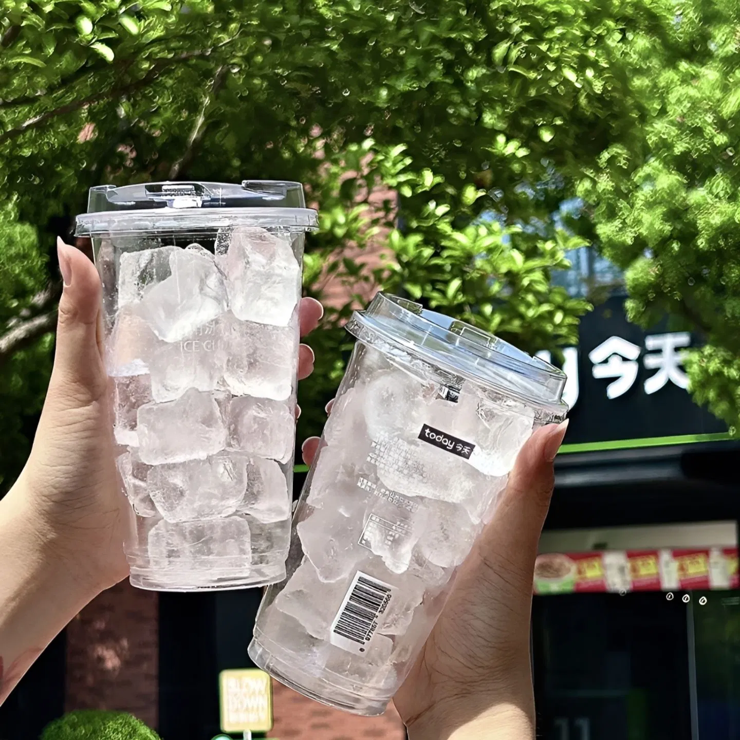 Экологичные одноразовые пластиковые стаканы 700 мл для напитков