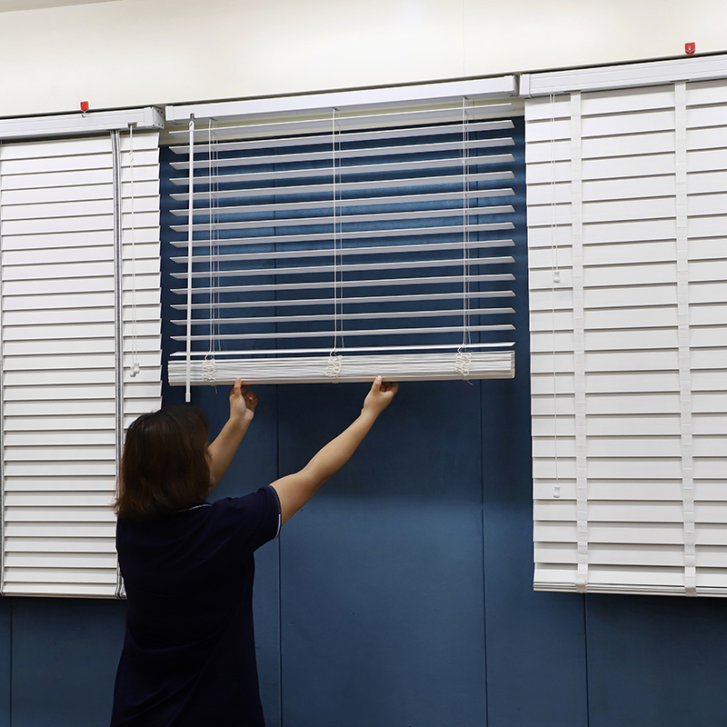 Home Decoration White Horizontal 50mm Slats Motorized Blinds