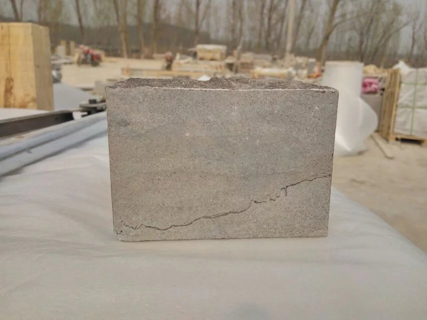 Building Material Natural Limestone Mushroom/Honed/Tumbled Bluestone for Floor Tiles and Paving Stone and Wall Cladding/Facade