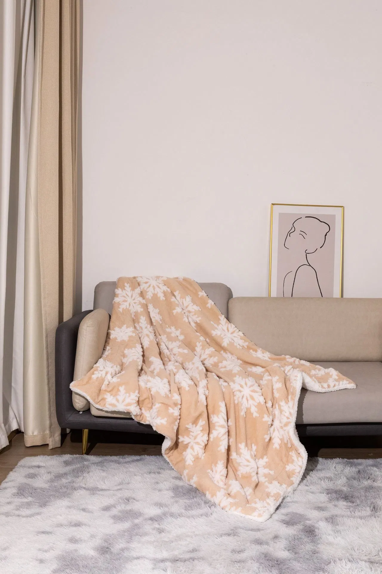 Зимнее двустороннее одеяло из велюра с вышивкой снежинок