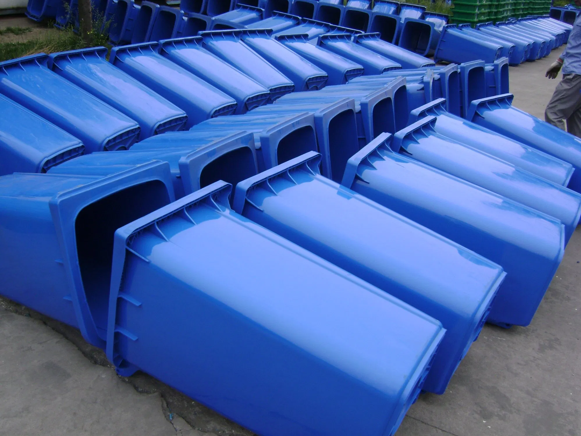 Мусорное ведро 120 л с колесами и крышкой