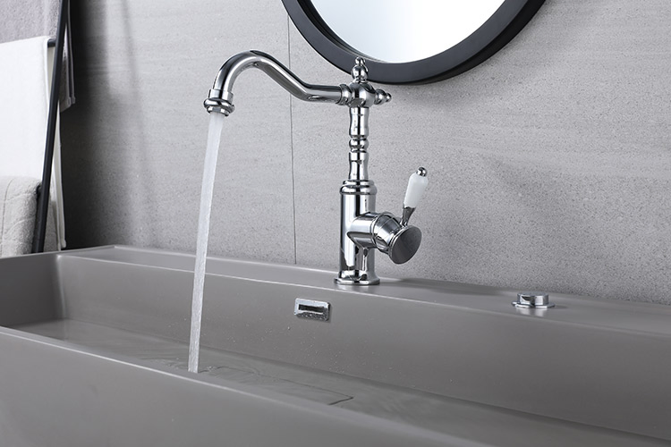 UK, Europe, Australia Classical Chromed Finish Single Lever Handle Brass Kitchen Faucet Mixer