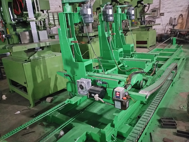 Ленточная пила по дереву вертикальная автоматическая