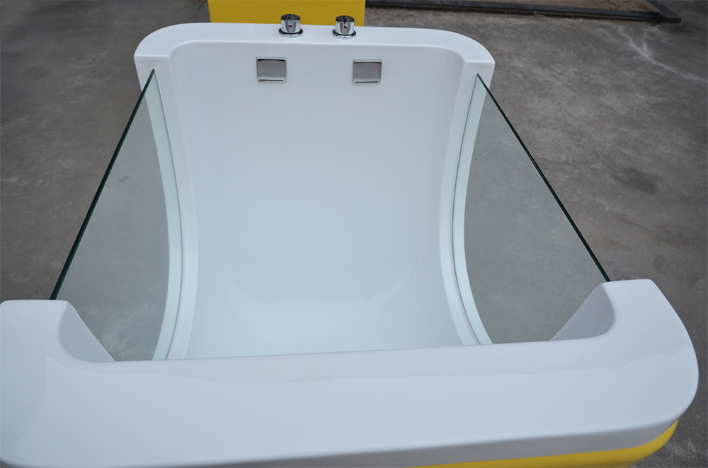 Детская ванночка с гидромассажем и подсветкой