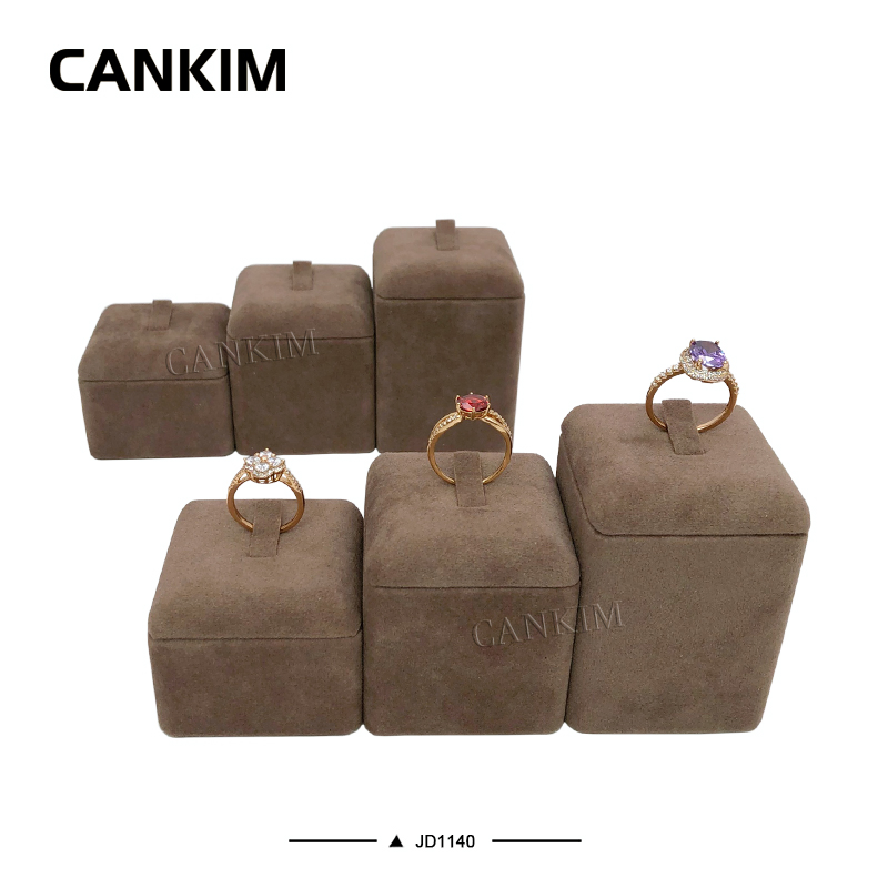 Manufacturer Wholesale Brown Jewelry Display Props Jewelry Stand Rings Jewelry Display Stands for Show