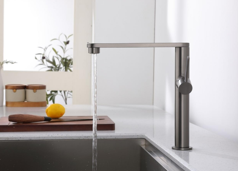 Смеситель из нержавеющей стали для кухни и ванной