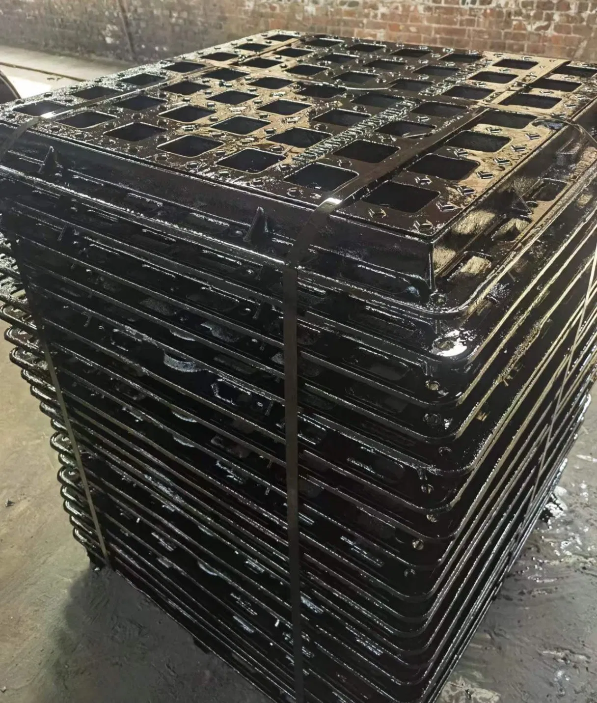 D400 600X350 Galvanized Stair Step Board Treads Flooring Flat Steel Channel Manhole Drain Grating