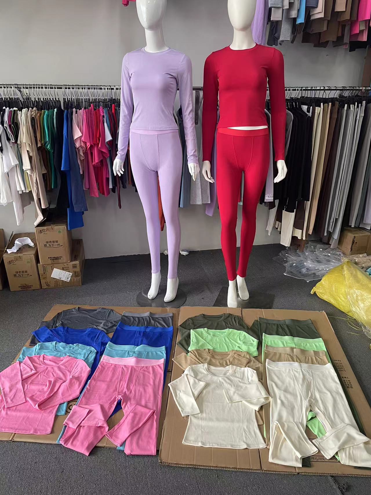 Комплект женский осенний красный для отдыха в рубчик