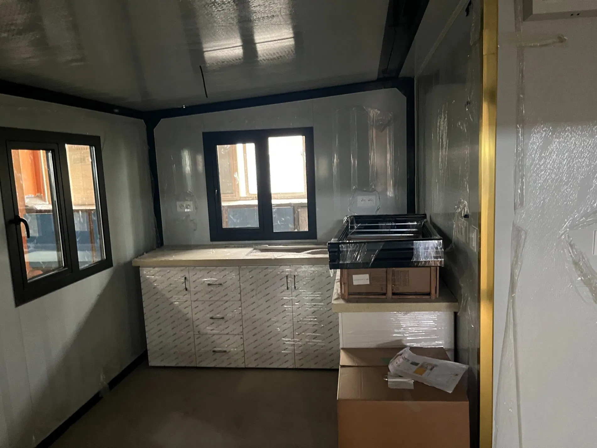 Modern Prefabricated Expandable Container House Container House with Customized Color