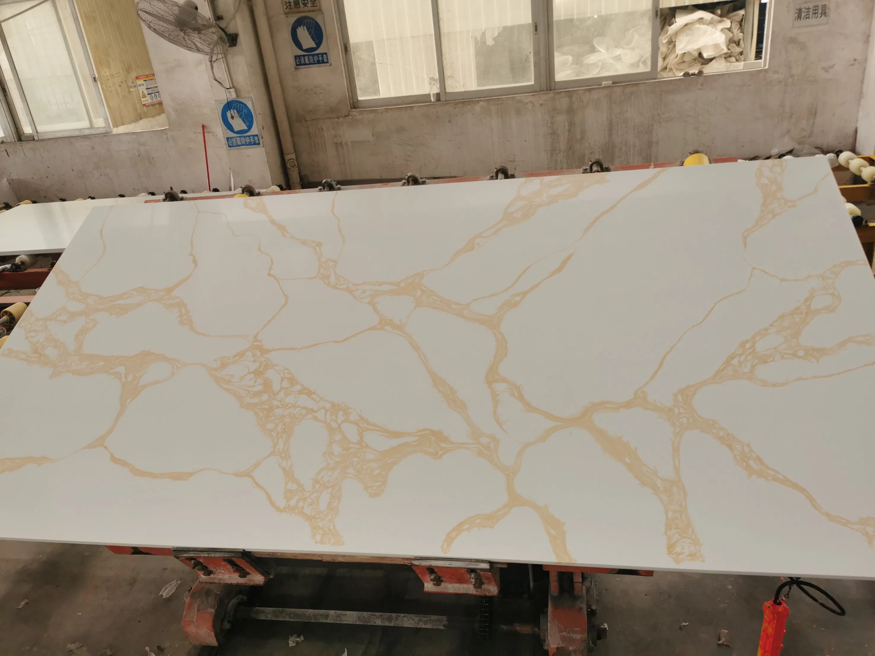 Calacatta White with Gold Veins Popular Quartz Stone Countertop/Vanity Top/Table Top/Floor Tiles