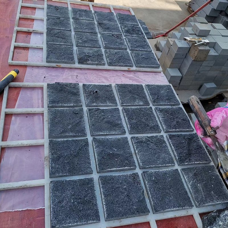 Hainan Black Stone Basalt Bluestone Tumbled Paving Cobbles Garden/Villa Project Price