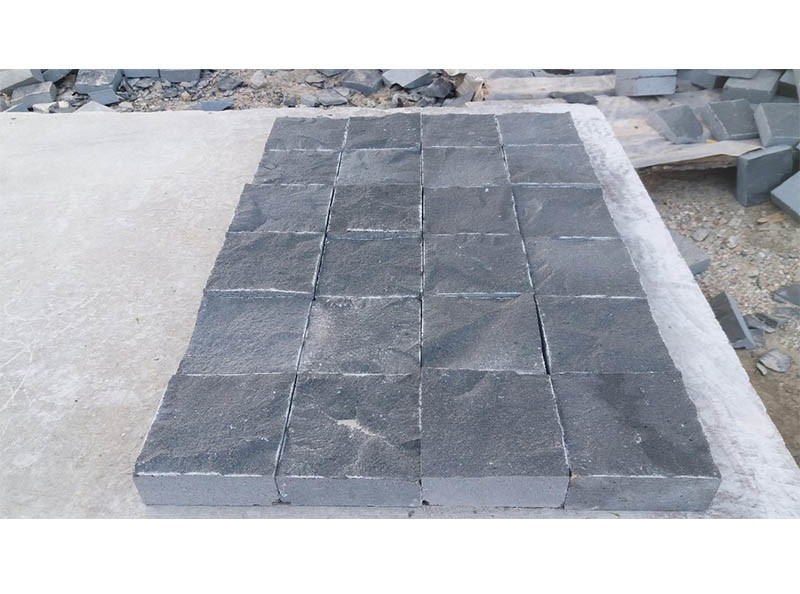 Wholesale and Cheap Black Granite Rough Natural Basalt for Cubicstone/Cobble/Paving Stone/ Cobblestone