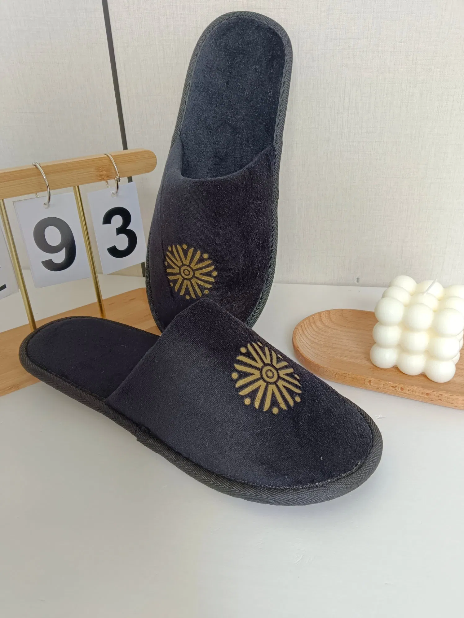 Luxurious Velvet Slippers with Plush Lining Yangzhouhotel Slipper Factory Custom Manufacturer Cut Velvet Washable EVA Sole Hotel Room SPA Disposable Slippers