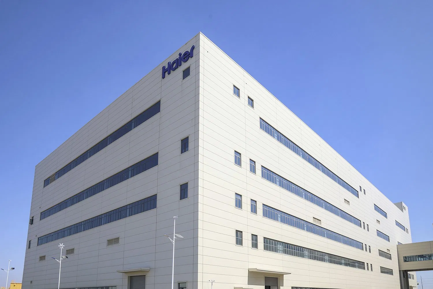 Complete Large Scale Prefabricated Shop Steel Structure Building for Sale