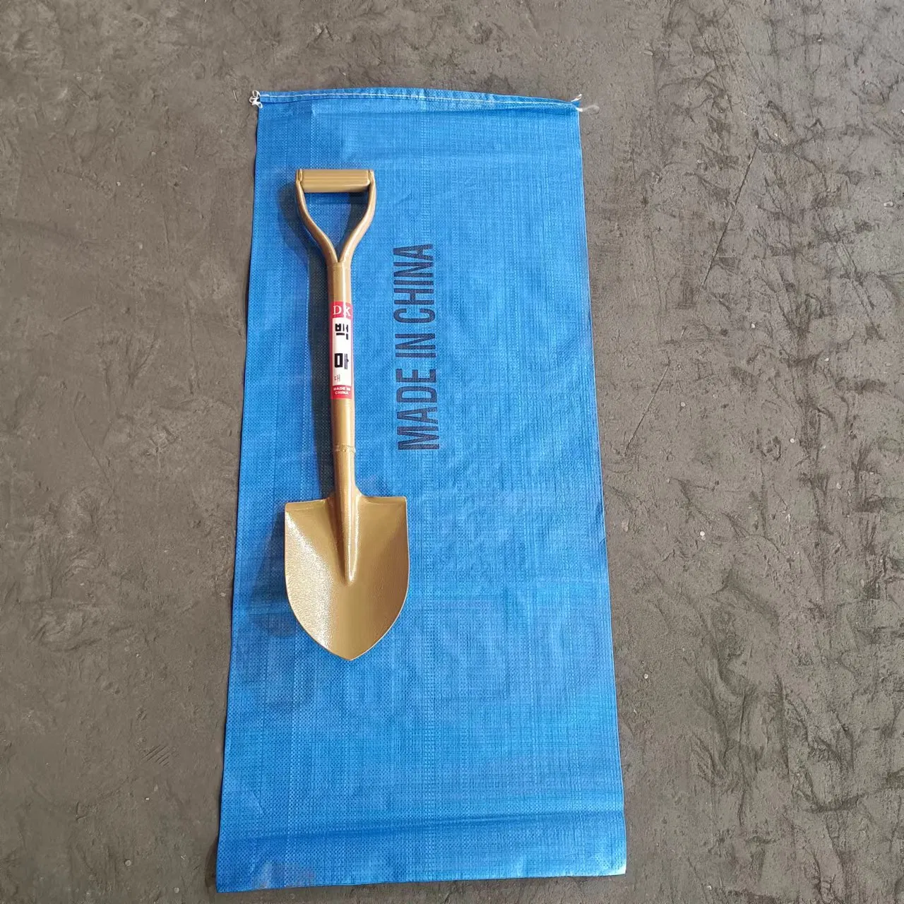 Wear-Resistant and Rust-Proof Agricultural Shovel, Orchard and Vegetable Planting Soil Loosening and Shoveling Tool