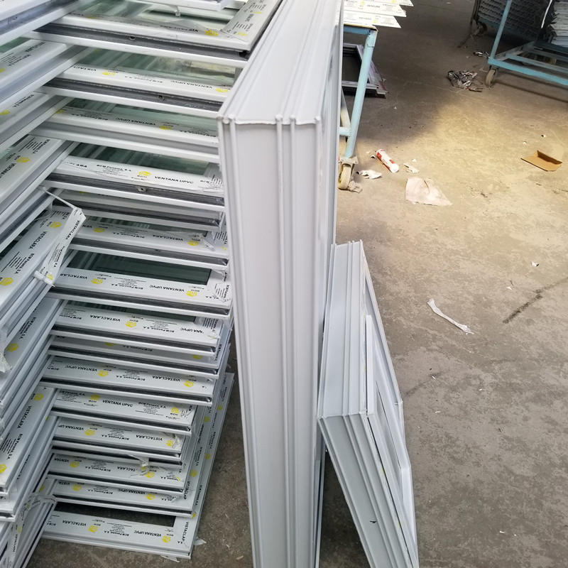 Экономичное раздвижное окно UPVC с декоративными решетками