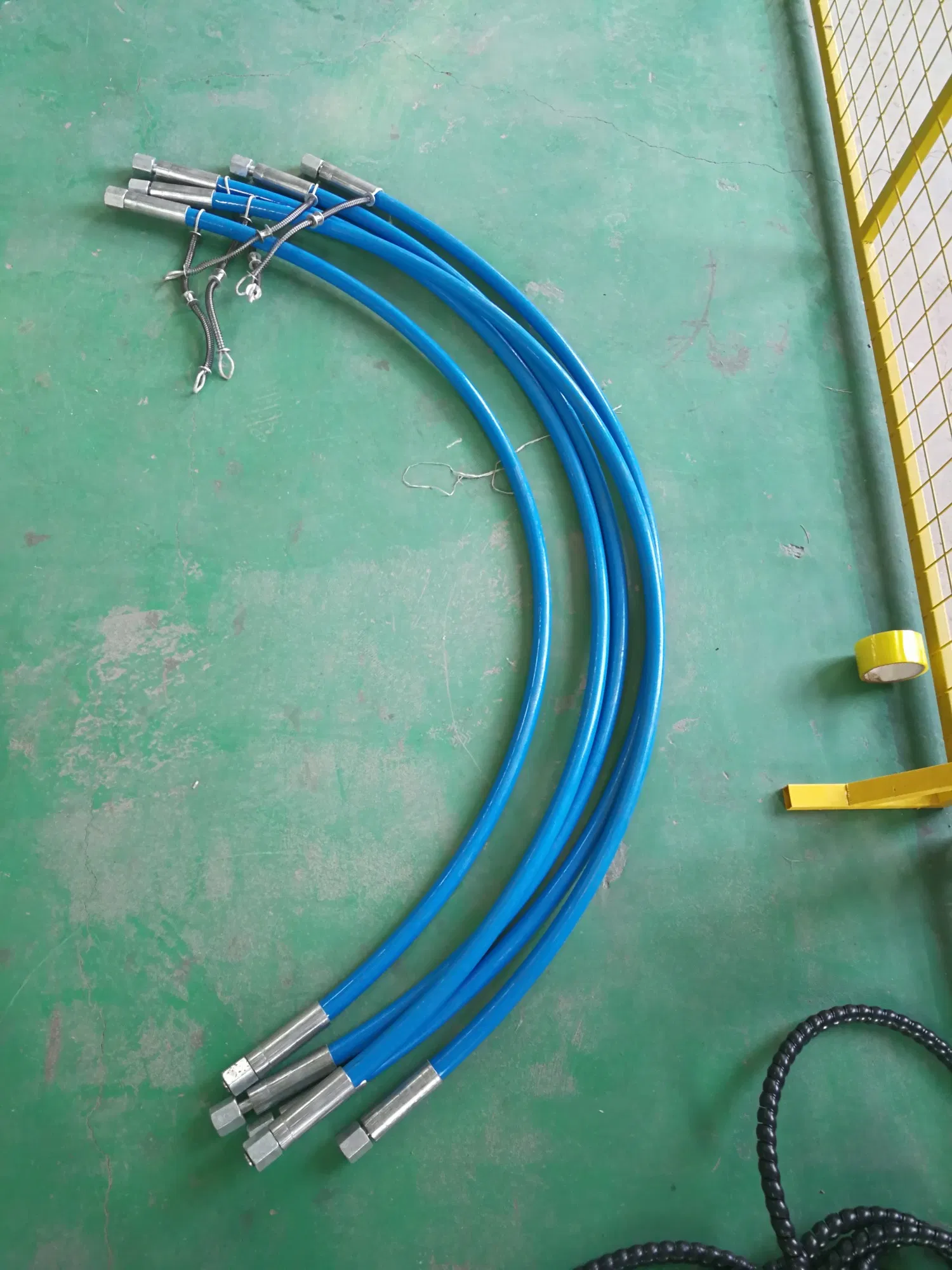 Гибкий армированный шланг высокого давления для воды, масла, химии