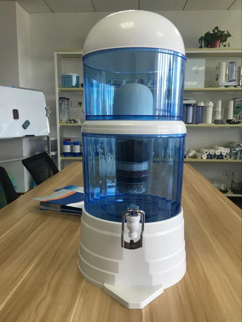 Водяной фильтр с плоской крышкой 14 л, 7 ступеней очистки