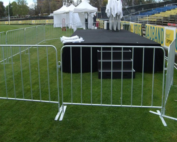 6FT Removable Crowder Barrier Temporary Fence 3D Iron Road Safety Barrier Waterproof Road Traffic Crowd Control Barrier Steel Fence