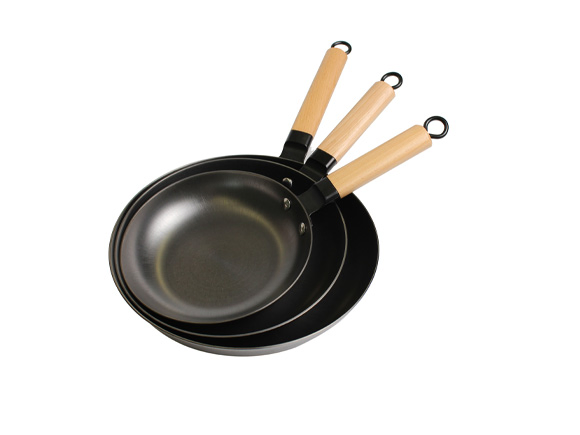 Nitrided Light Weight Cast Iron Fry Pan with Wooden Handle