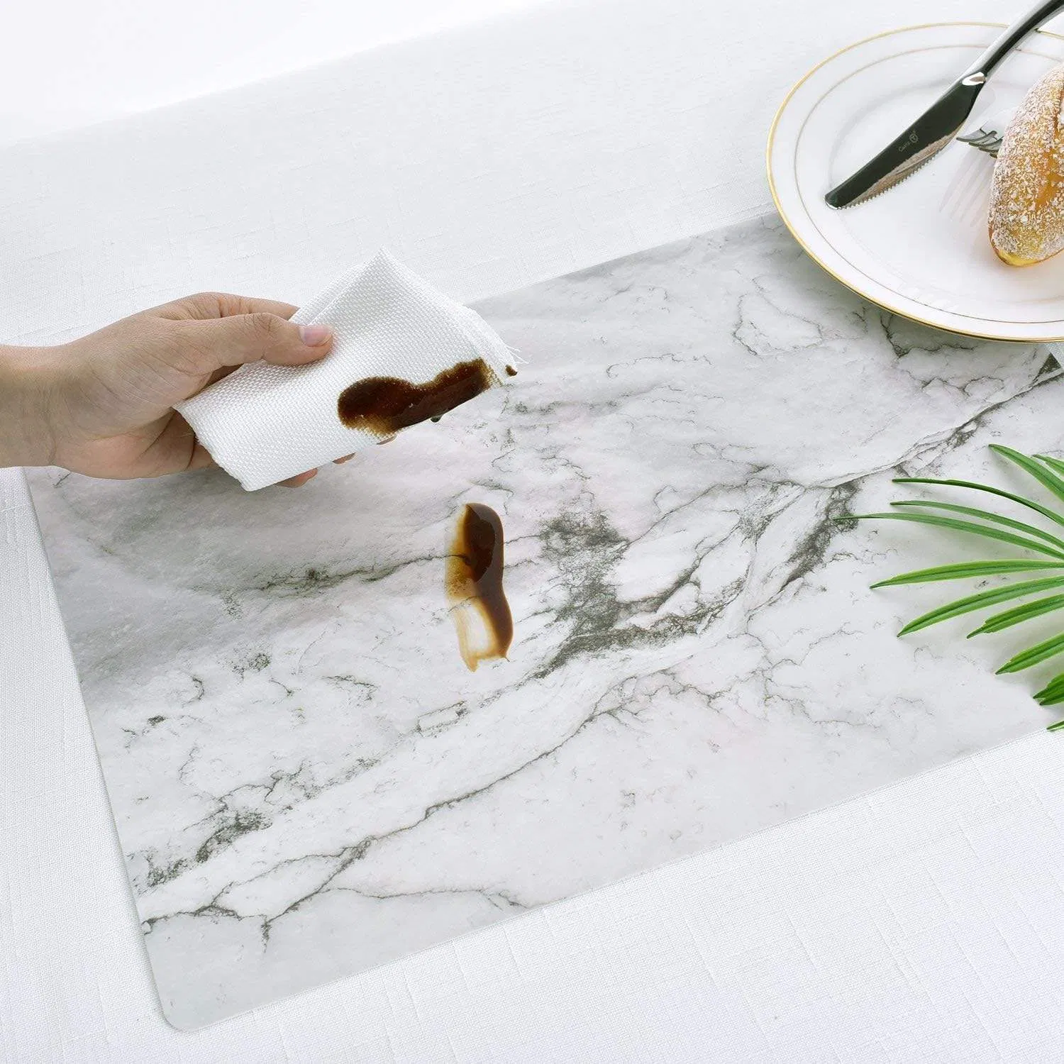 Elegant Printed Durable Plastic Placemat PP Table Mat for Chic Dining Experiences