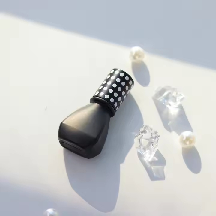 Wholesale 6-7 Weeks Fast Drying DIY Eyelash Extension Glue Strong Premium Custom Eyelash Glue