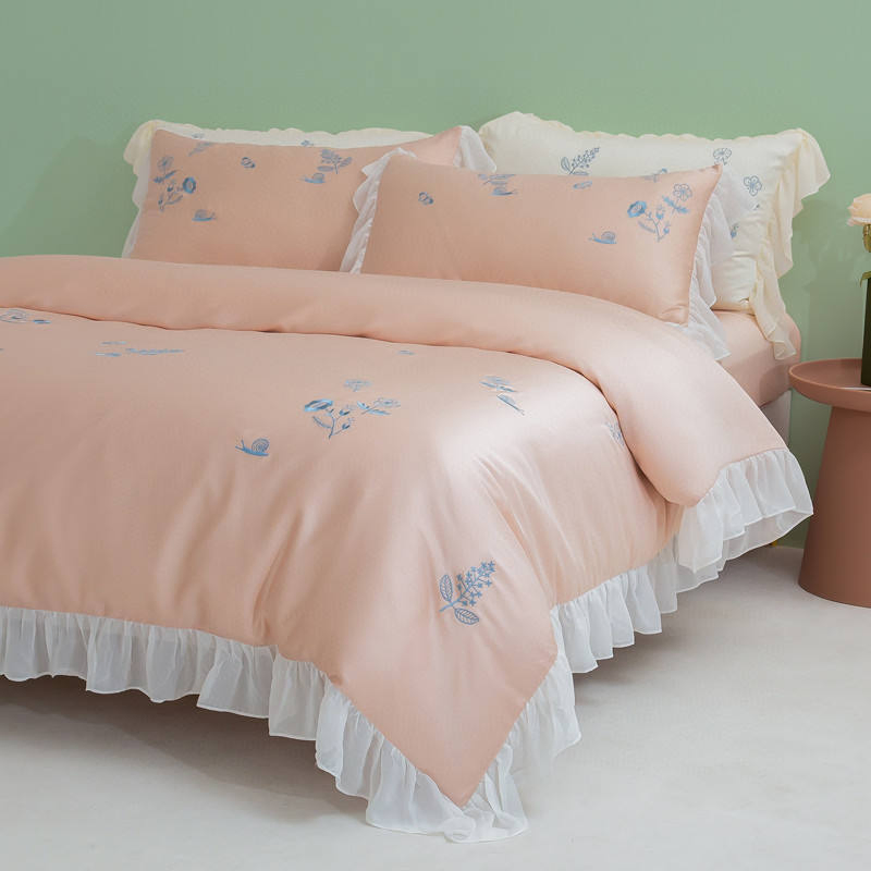Custom Pink 100% Lyocell Tencel Home Textile Quilt Cover King Size White Lace Embroidery Bed Linen Bed Sheets Premium Eucalyptus Fiber 4-Piece Bedding Set