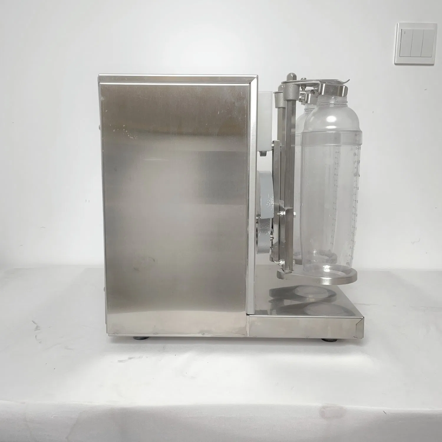350ml-1000ml*2 Milkshake Maker Machine Commercial Milk Tea Shaker Machine Double Head Milk Shake Mixer Machine (LJY120-2-1L-120W-220V. 50Hz)