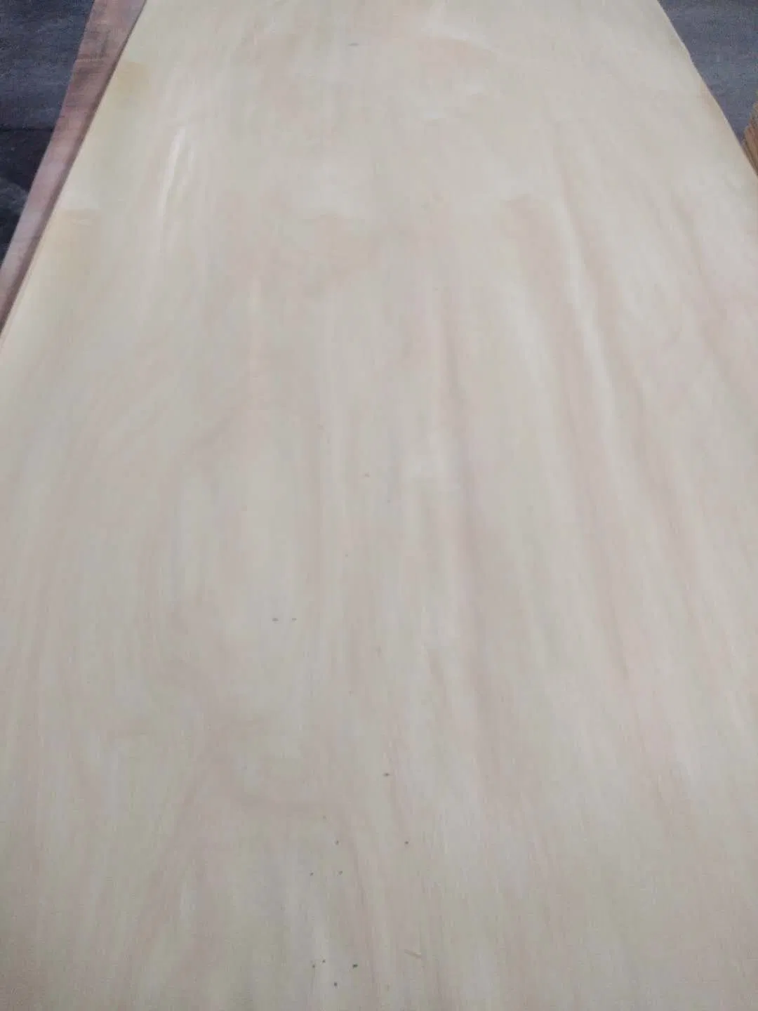 Factory-Hardwood Veneer in 1300X2500mmx 0.60mm