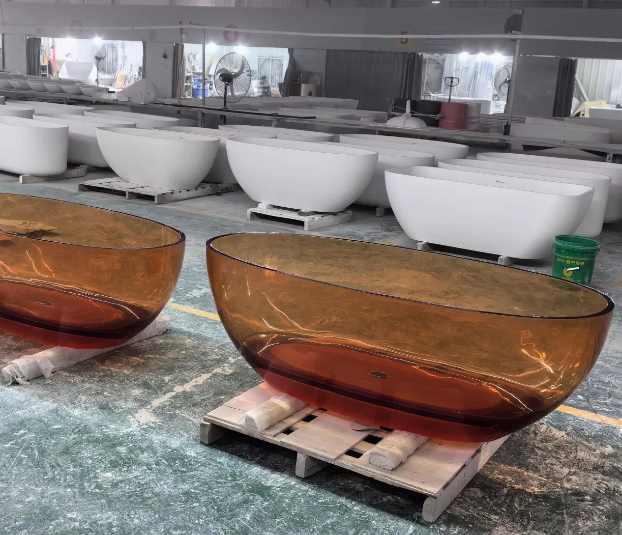 Прозрачная акриловая ванна для двоих с гидромассажем