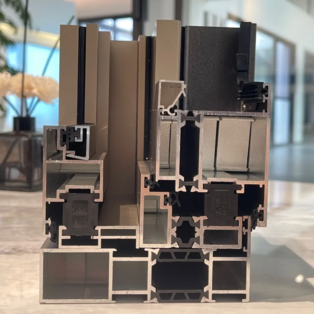 Aluminium Profileschina Manufacturer Anodized 6063 T5 Extruded Alloy Aluminum/Assembly Line