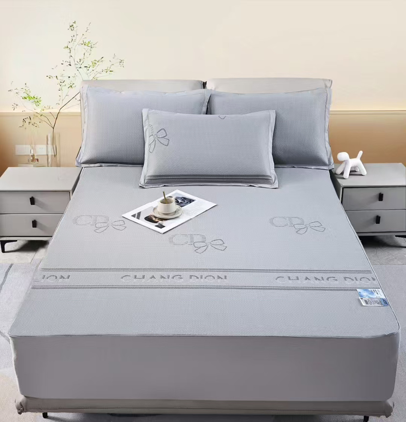 Hot Selling The Cooling Mat That My Baby Loves It's a Skin - Friendly and Cool Feeling Silk Cooling Mat in The Style of a Fitted Sheet