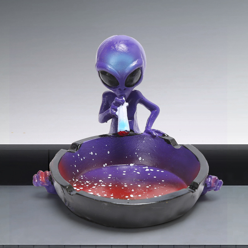 Gifts Ornament Resin Multicolor Alien Smoking Ashtray for Home Decor