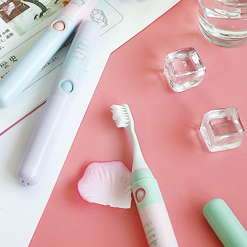 Soft Bristled Toothbrush, Deep Cleaning Electric Toothbrush, Battery Powered, Heart-Shaped Electric