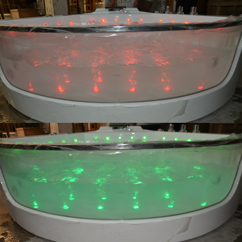 Угловая гидромассажная ванна 1.38 м с LED-подсветкой