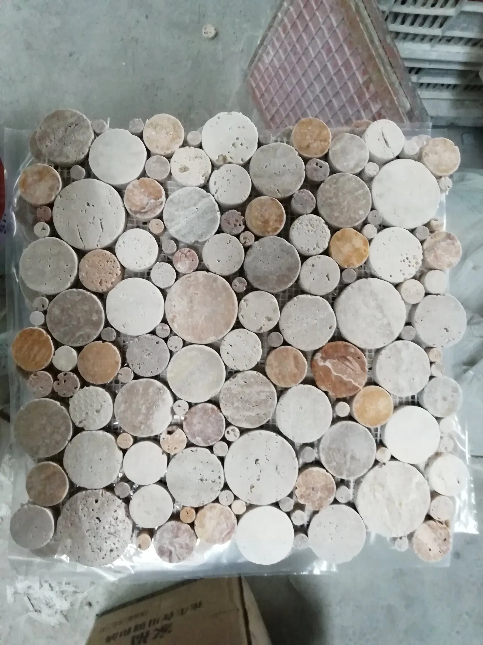 Мозаика из белого мрамора Penny Round для кухни