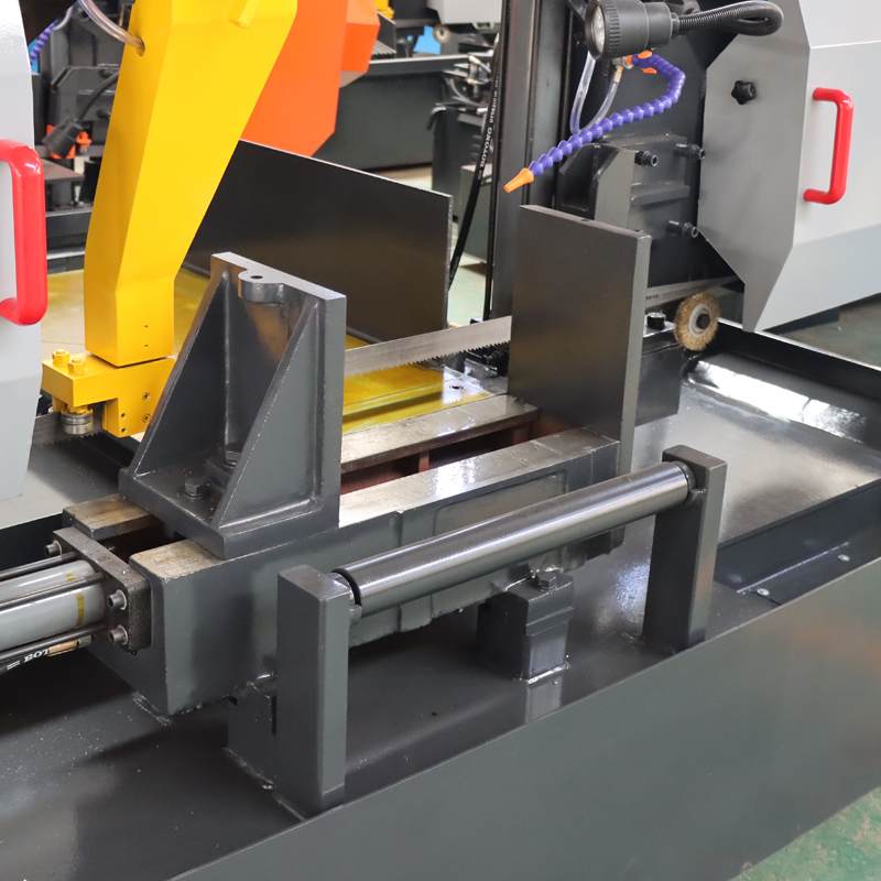 Ленточная пила по металлу полуавтоматическая гидравлическая угловая GHZ4240