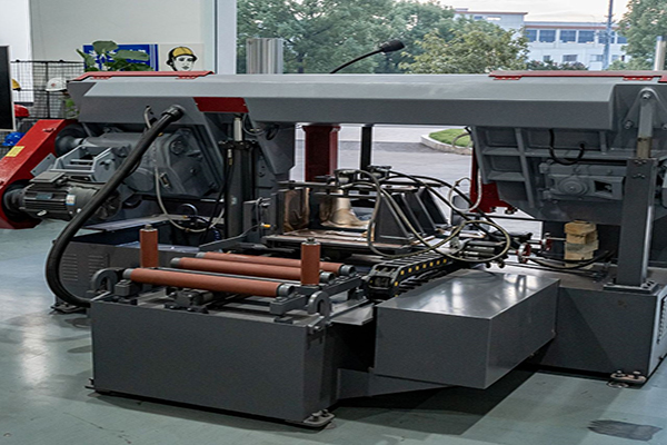 Ленточная пила по металлу автоматическая горизонтальная