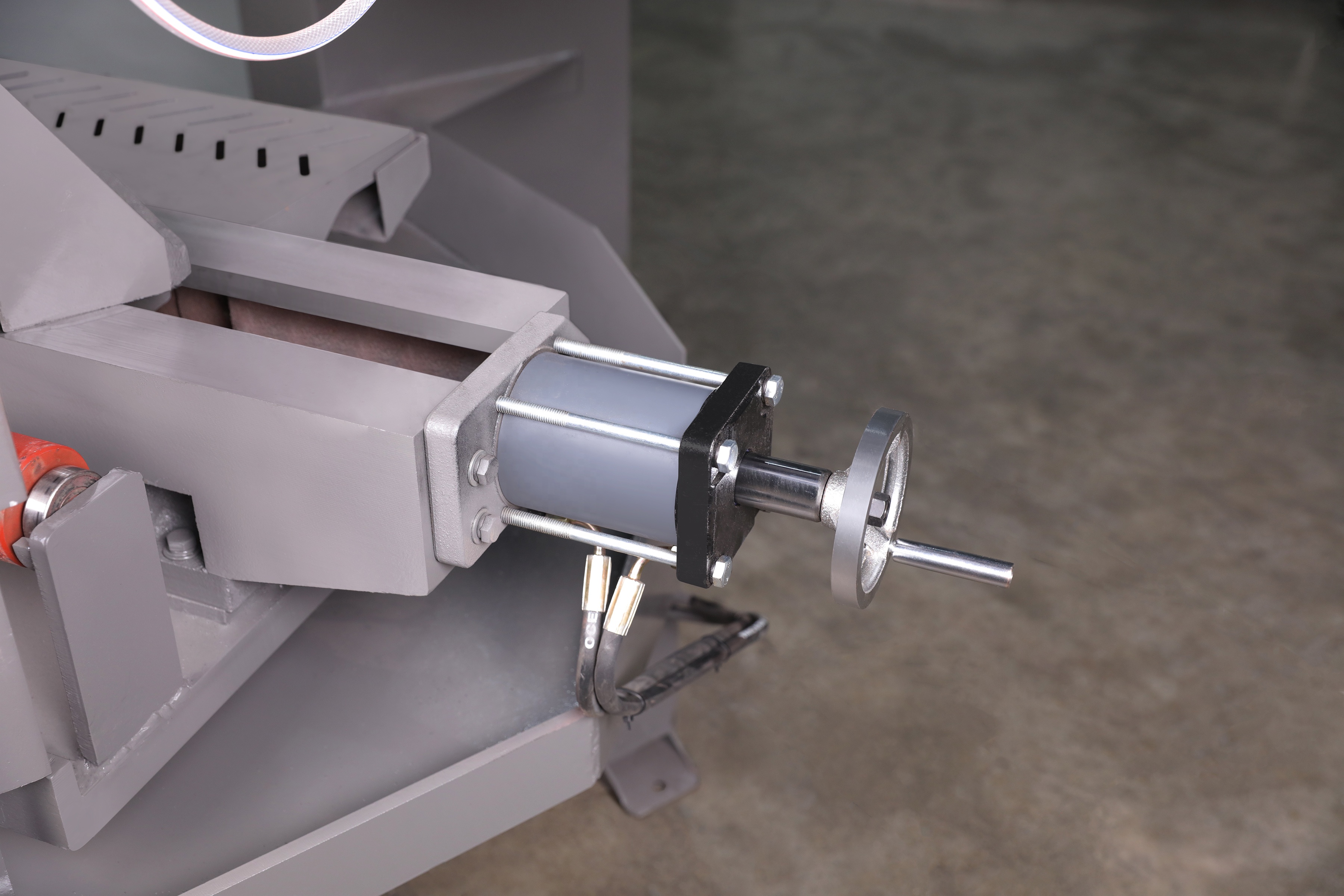 Ленточная пила настольная автоматическая ЧПУ универсальная