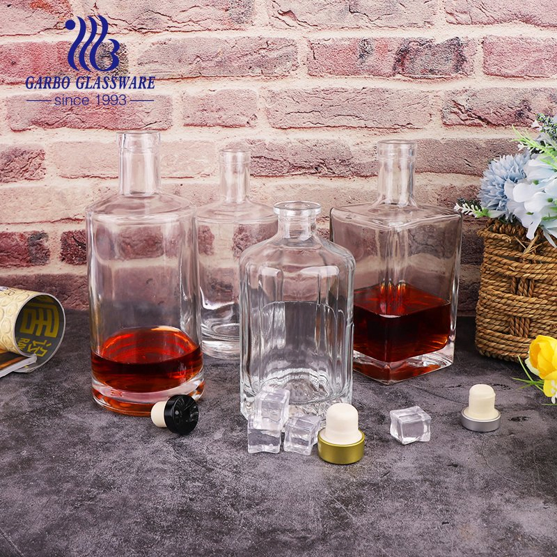 Wholesale Old-Fashion 18oz Wine Bottles Embossed Bar Pub Clear Glass Whisky Decanter