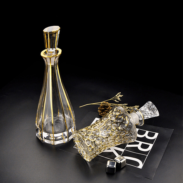 Luxury Gold Painted Wine Whiskey Spirits Glass Bottle Custom Gold Rimmed Whiskey Decanter Bottle