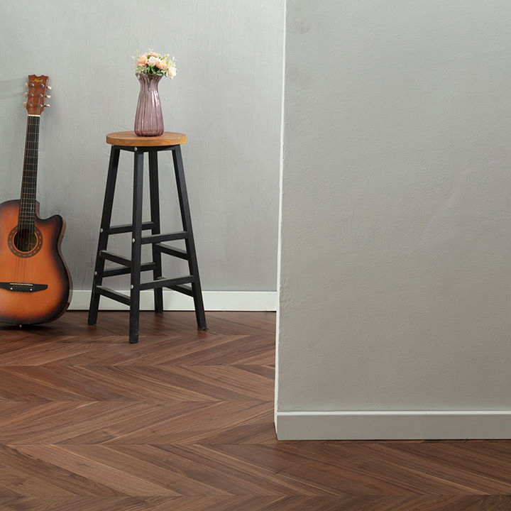 Паркетная доска из американского ореха с гладкой поверхностью