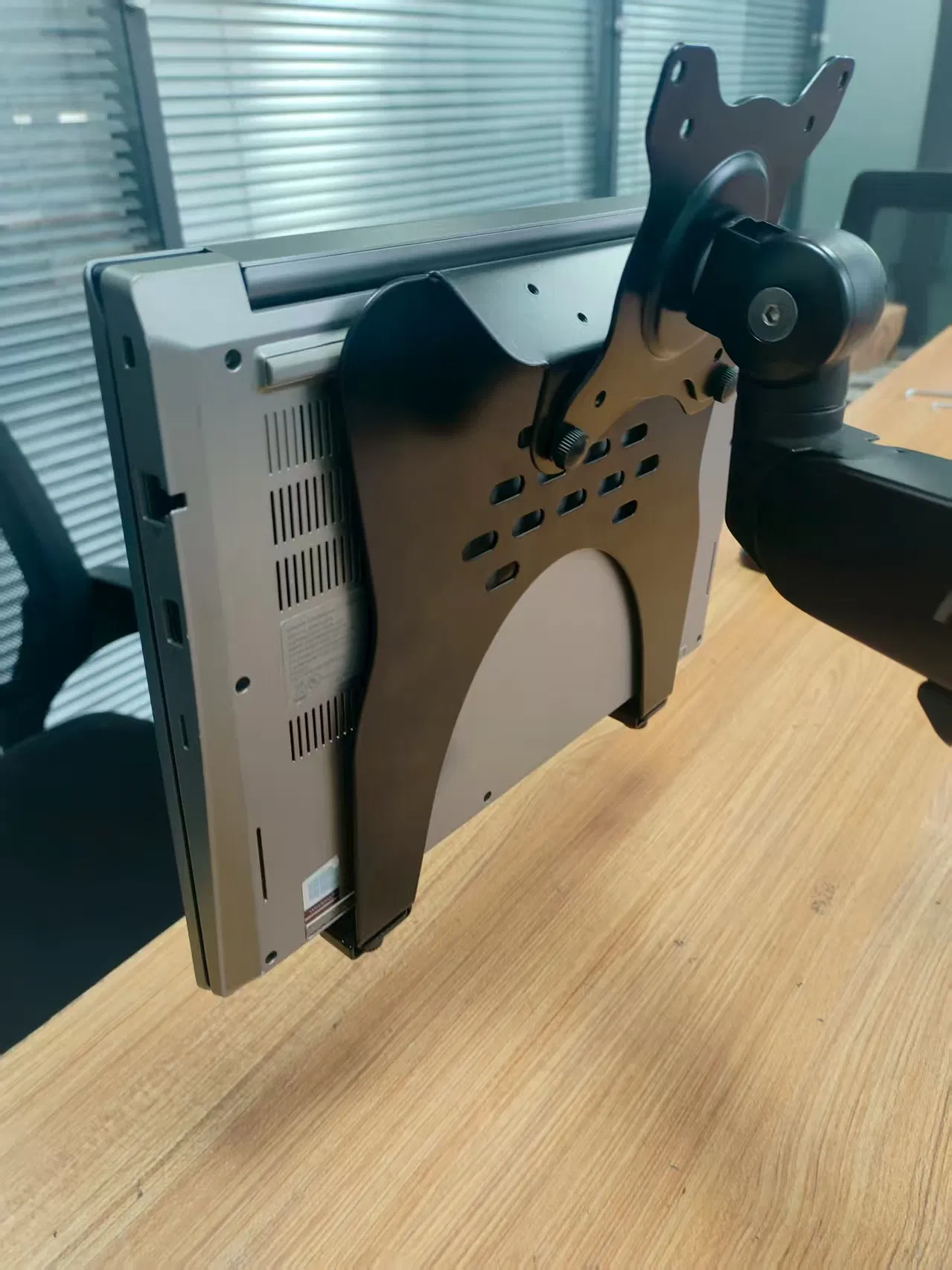 Крепление для ноутбука к монитору на VESA 100x100/75x75 мм