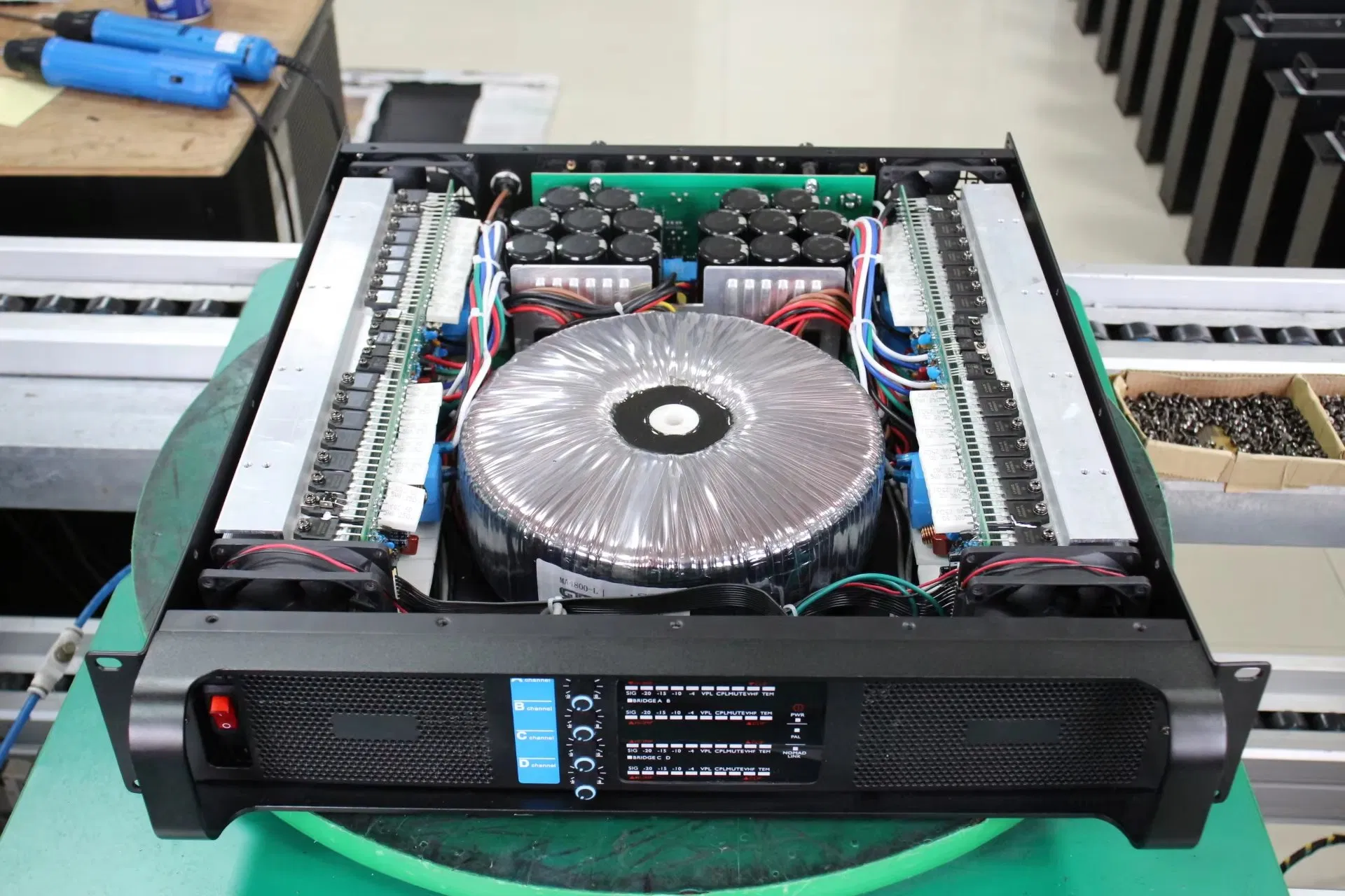 Профессиональный караоке микшер-усилитель FP10000